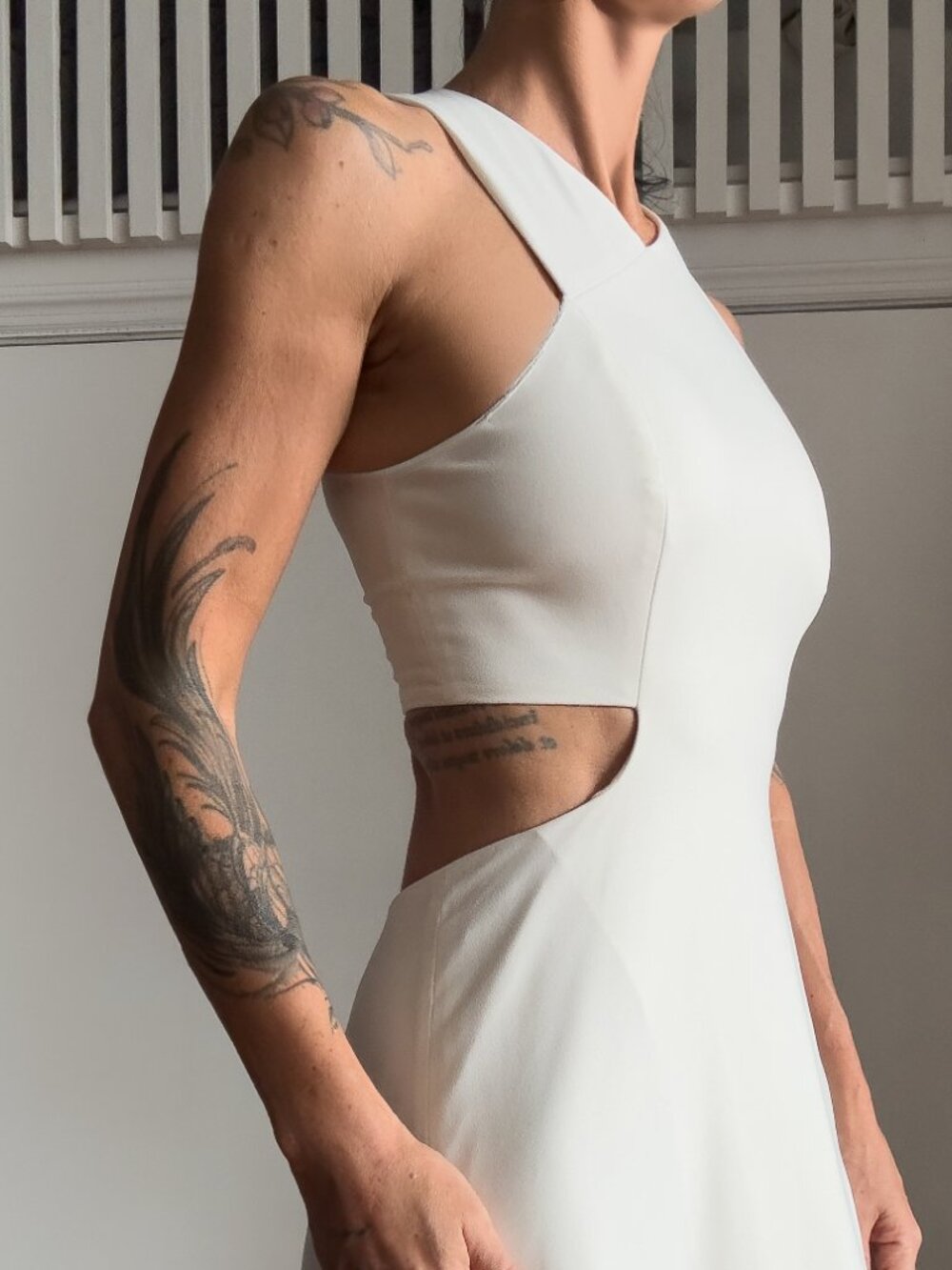 Halston Heritage Ivory Cutout Crepe Gown Size 4 - Picture 13 of 13
